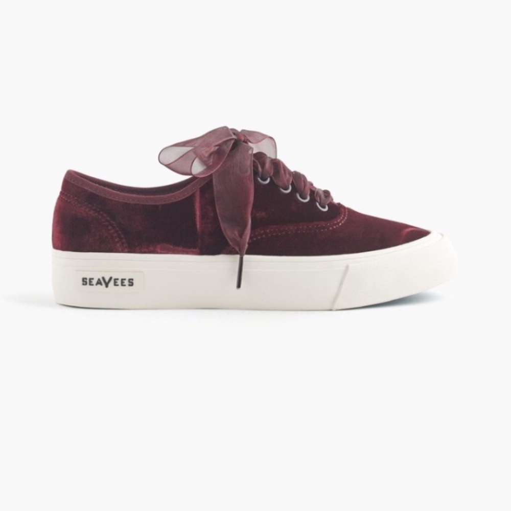 SeaVees Legend Sneaker Midnight Cherry Velvet S. 9